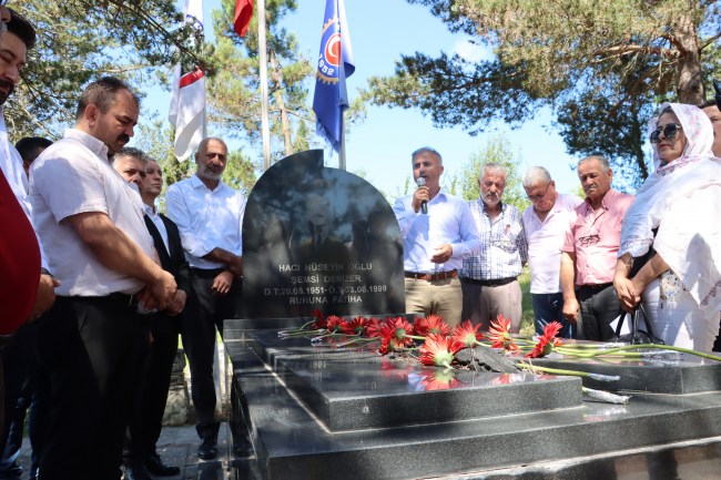 Şemsi Denizer, Kabri Başında Anıldı